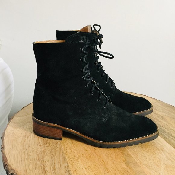 Andre Assous Italian Made  Black Suede Lace Up  Ankle Boots Size 37(5.5 US) - Picture 2 of 7